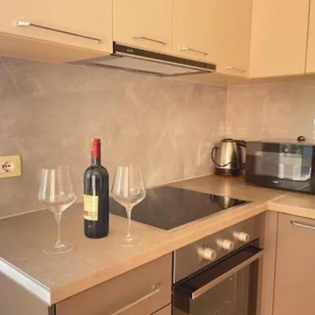 Jico Travel - Ornela Apartment *