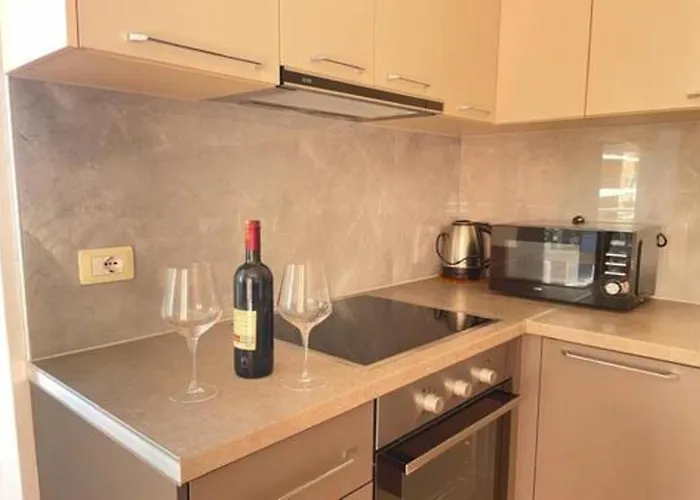 Jico Travel - Ornela Apartment *
